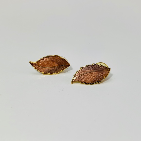 VINTAGE Leaf Studs - Picture 5 of 8